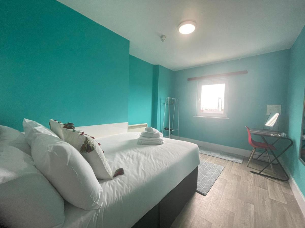 Neon 160 Hostel Суонзи Екстериор снимка