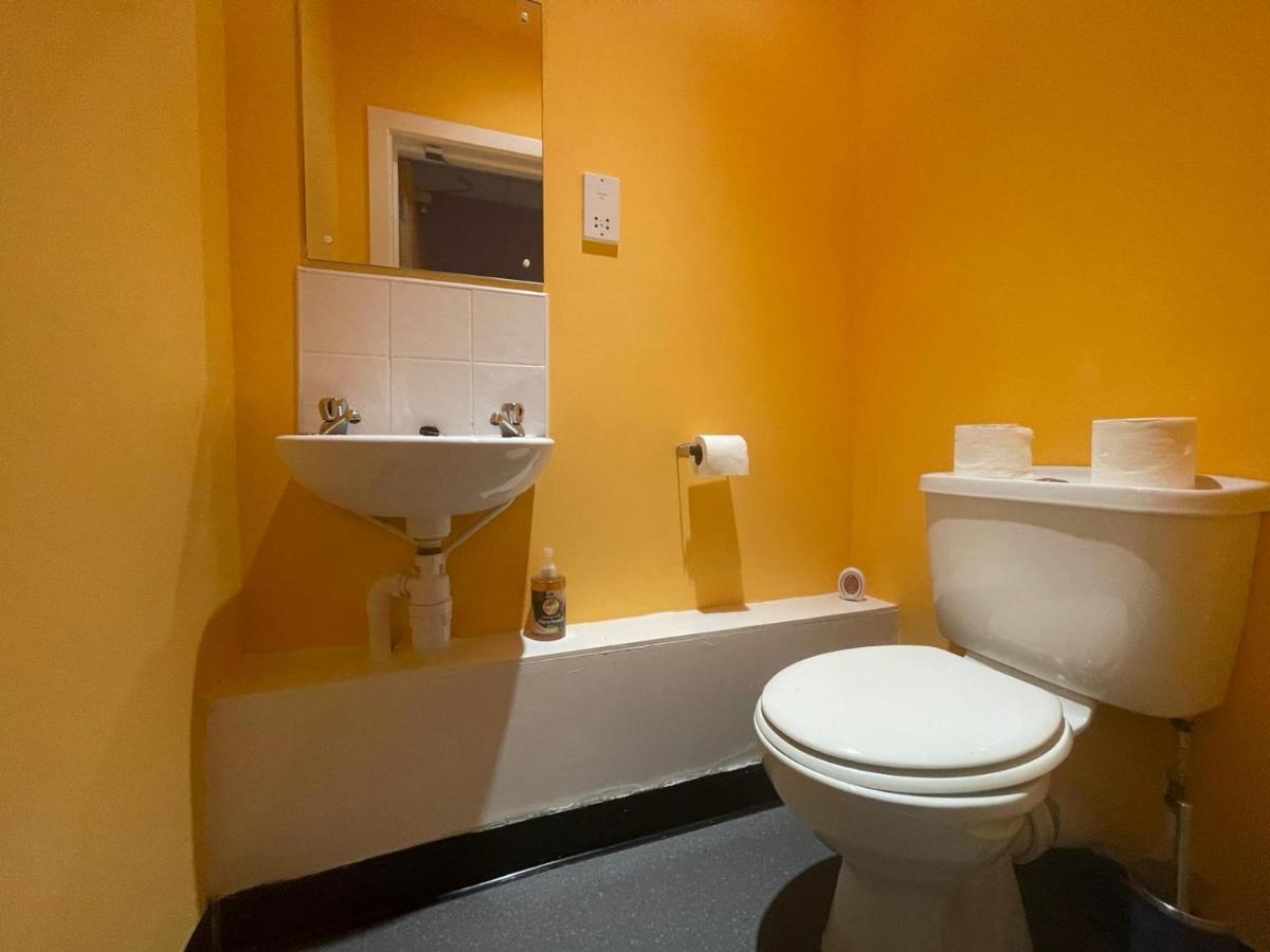 Neon 160 Hostel Суонзи Екстериор снимка