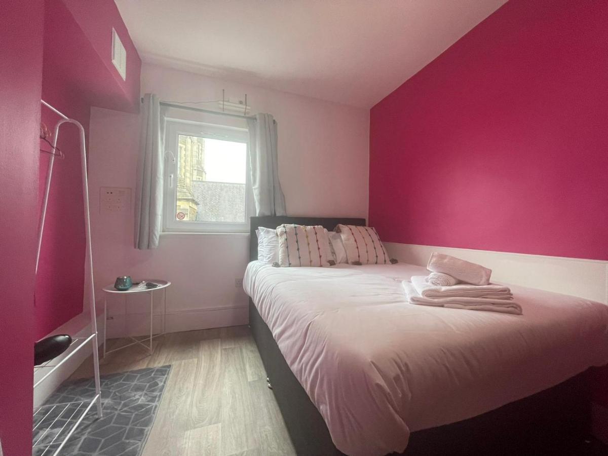 Neon 160 Hostel Суонзи Екстериор снимка