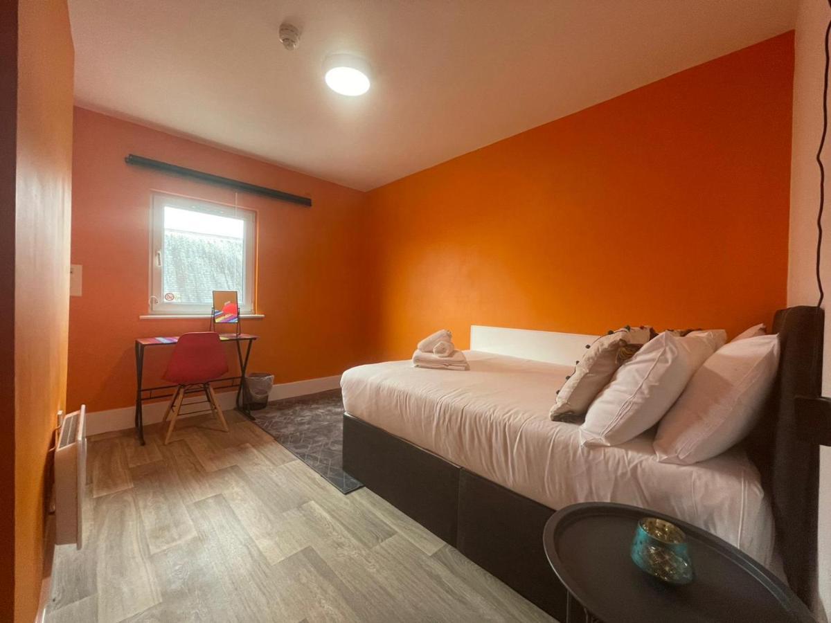 Neon 160 Hostel Суонзи Екстериор снимка