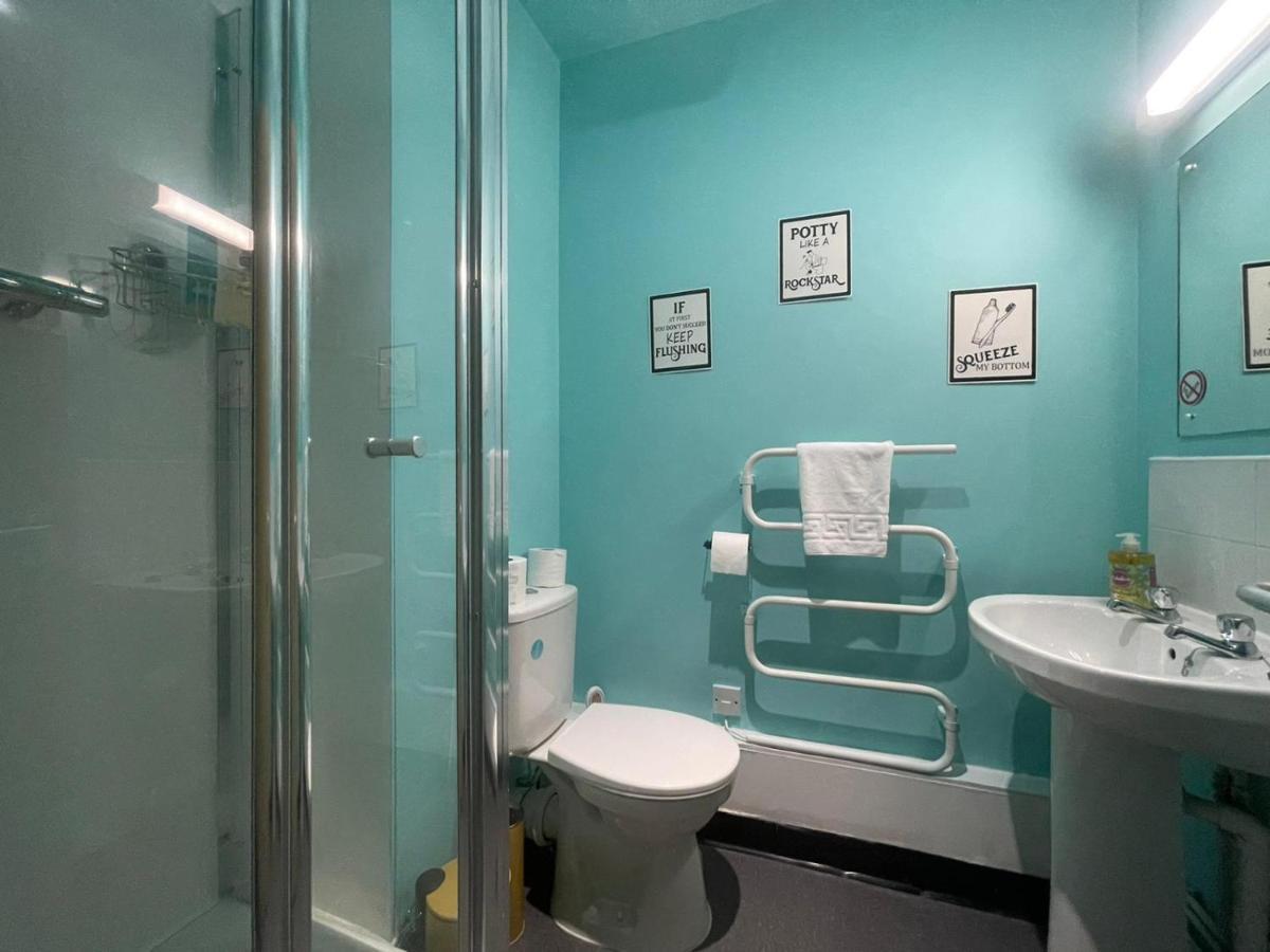 Neon 160 Hostel Суонзи Екстериор снимка