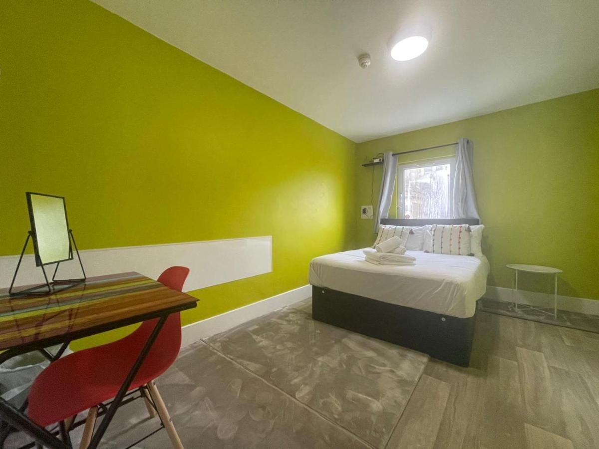 Neon 160 Hostel Суонзи Екстериор снимка