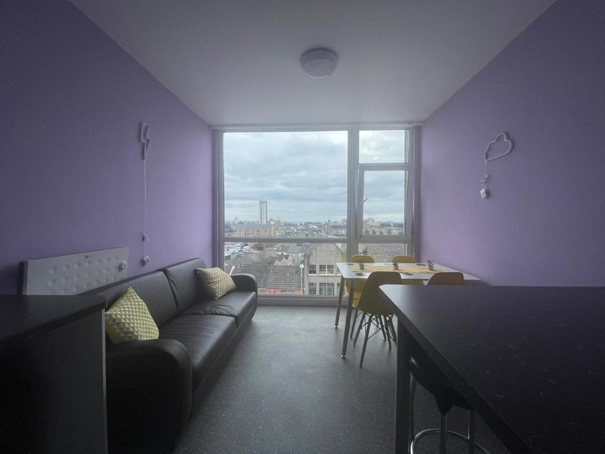 Neon 160 Hostel Суонзи Екстериор снимка