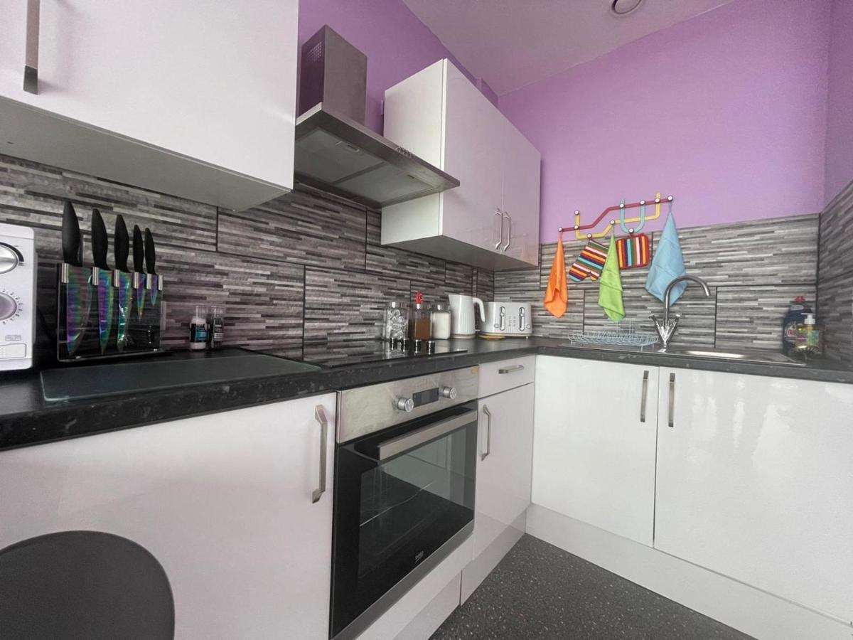 Neon 160 Hostel Суонзи Екстериор снимка