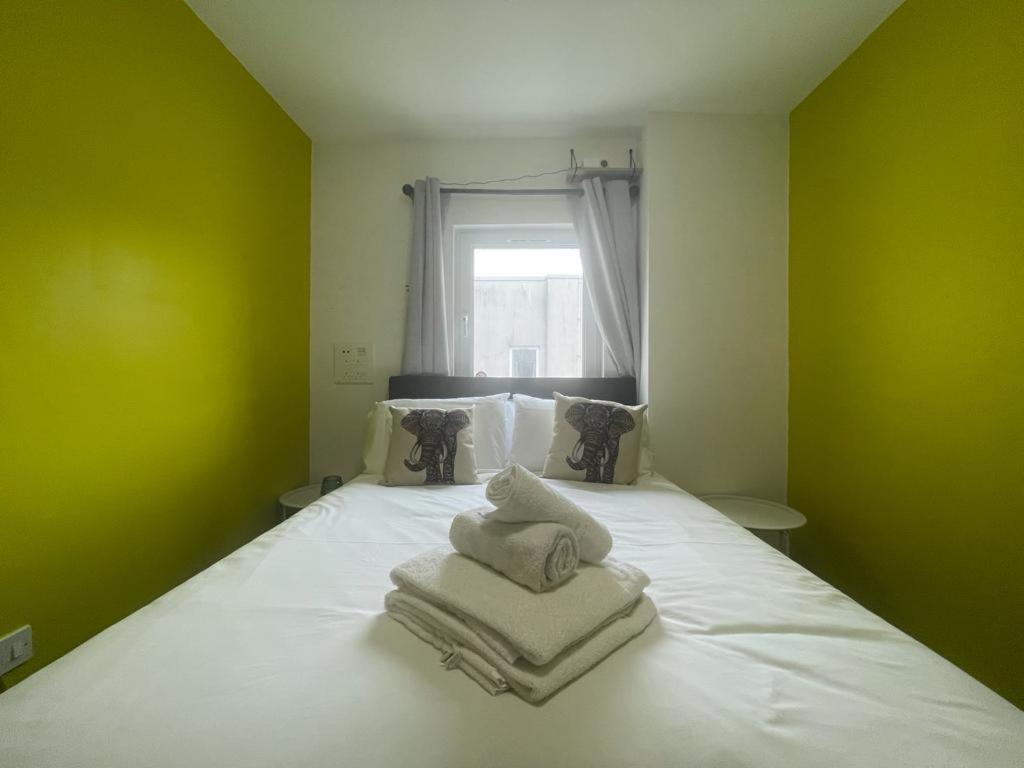 Neon 160 Hostel Суонзи Екстериор снимка