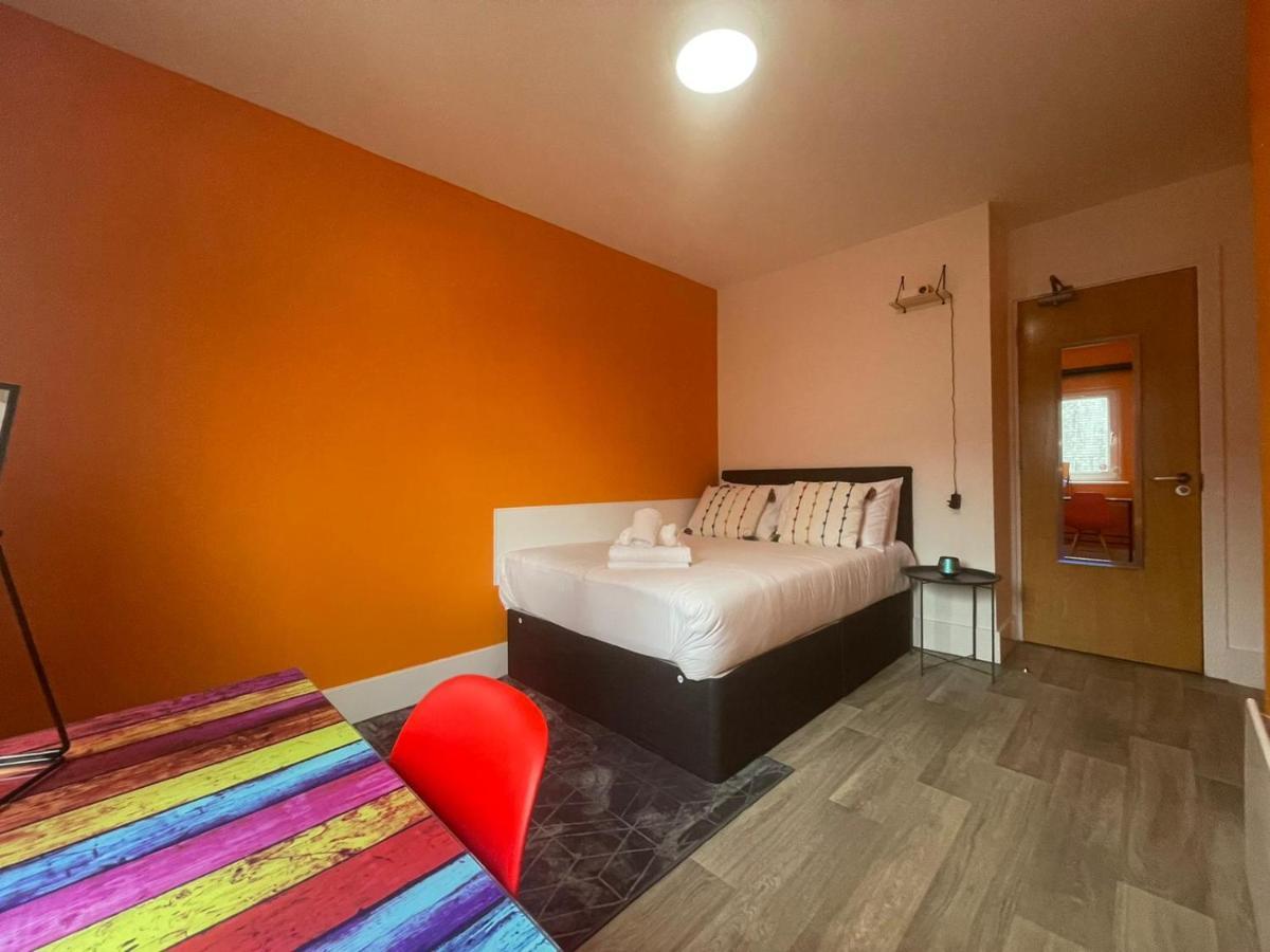 Neon 160 Hostel Суонзи Екстериор снимка