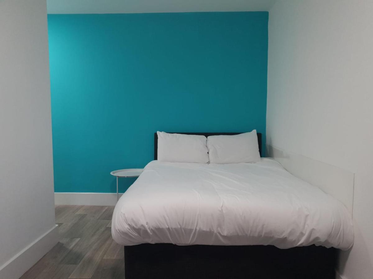 Neon 160 Hostel Суонзи Екстериор снимка