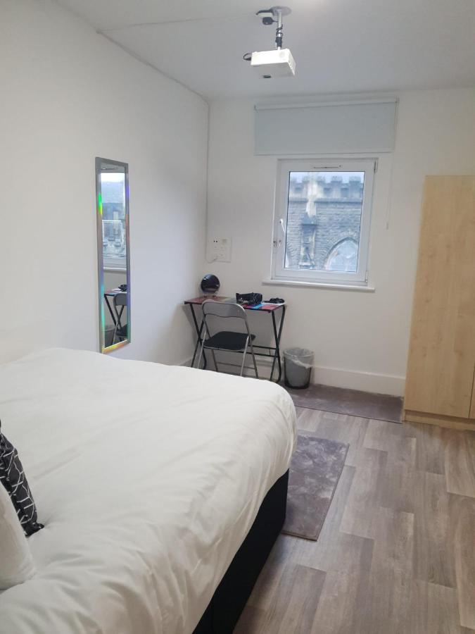 Neon 160 Hostel Суонзи Екстериор снимка