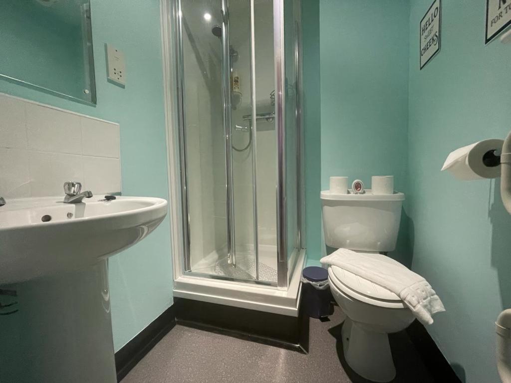 Neon 160 Hostel Суонзи Екстериор снимка