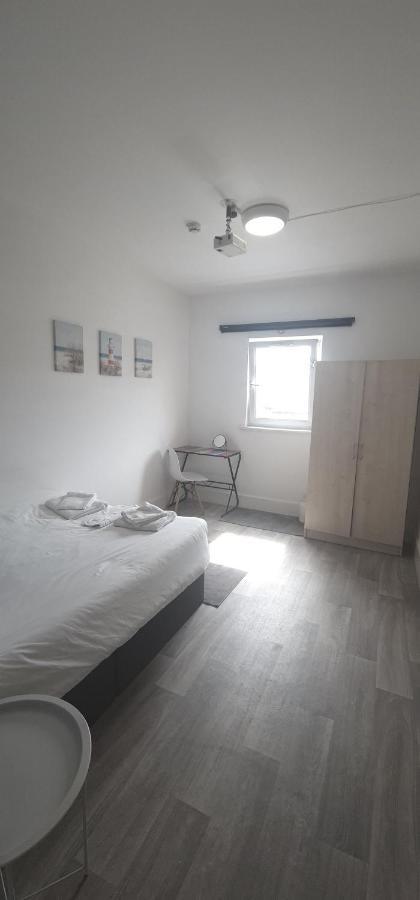 Neon 160 Hostel Суонзи Екстериор снимка
