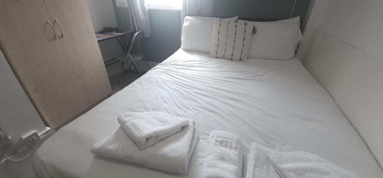 Neon 160 Hostel Суонзи Екстериор снимка