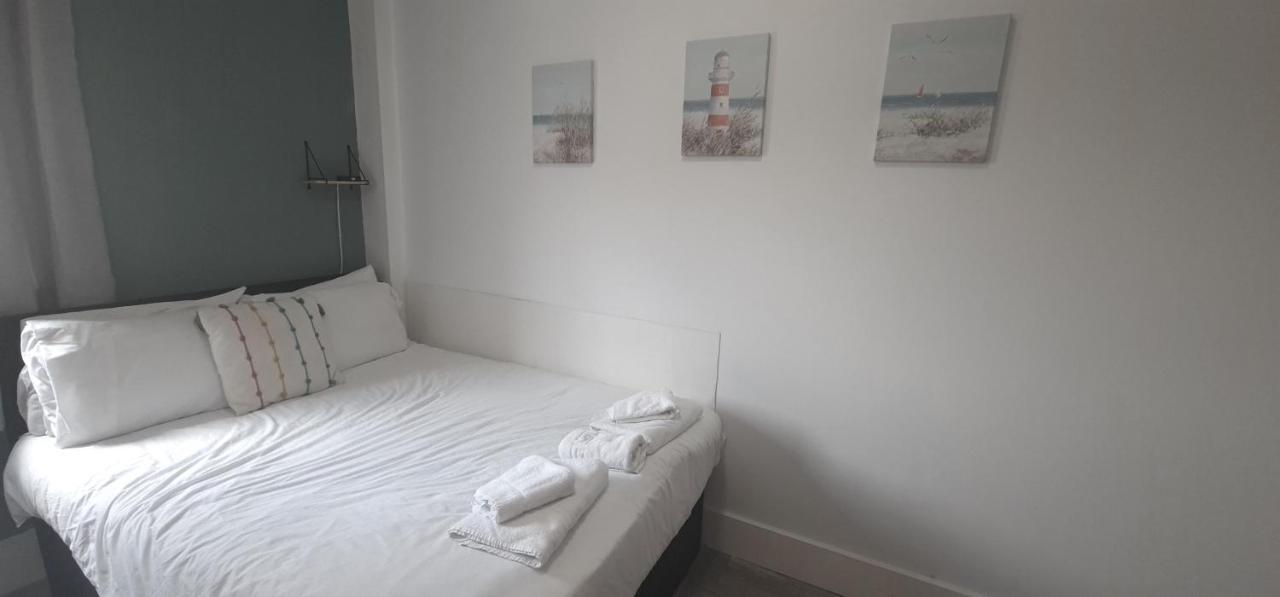Neon 160 Hostel Суонзи Екстериор снимка
